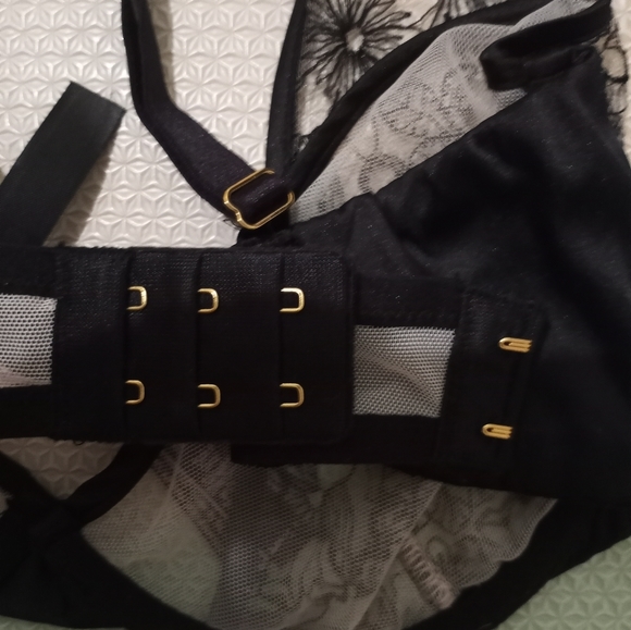 VICTORIA SECRET PLUNGE BALCONET BRA SIZE 34D - Picture 4 of 8